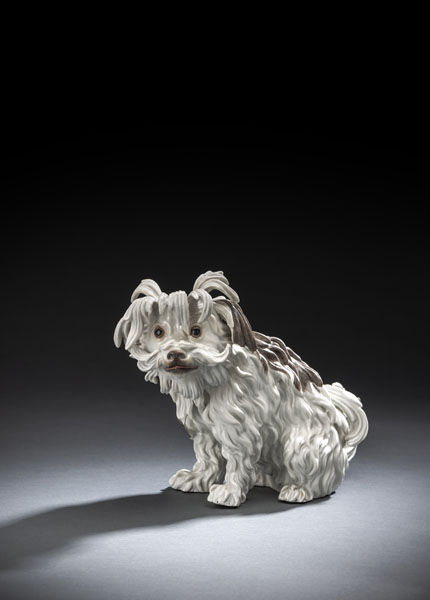 Naturalistisch staffiert. Blaue Schwertermarke (1. Wahl), geritzt 