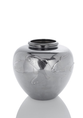 <b>Feine Vase mit fünf Koi aus Silber</b>