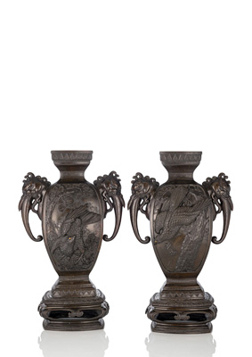 <b>Paar feine Vasen aus Bronze in hohem Relief von Suzuki Chokichi (1848-1919)</b>