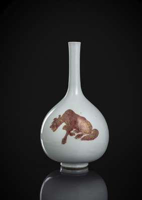 <b>Exzellente Flaschenvase mit kupferrotem Dekor aus der Sammlung August des Starken</b>