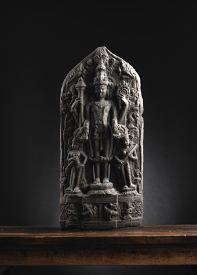 <b>Stele des Vishnu aus dunkelgrauem Phyllit</b>