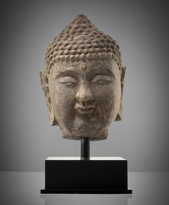<b>Sehr großer Kopf des Buddha aus Stein</b>