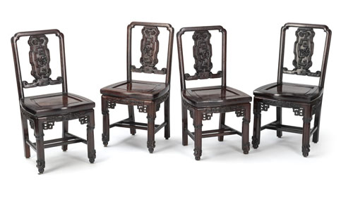 <b>Satz von vier Stühlen aus 'Wumu' mit wendbaren Sitzflächen</b>