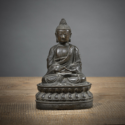 <b>Bronze des Buddha Shakyamuni auf einem Lotossockel</b>