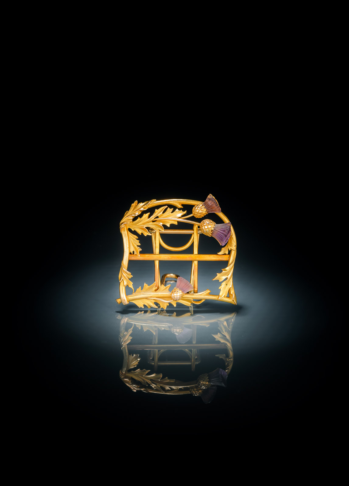 <b>Feiner Goldrahmen mit Disteldekor</b>